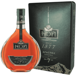 Коньяк Ной Араспел 7 лет 0,5 л в подарочной упаковке